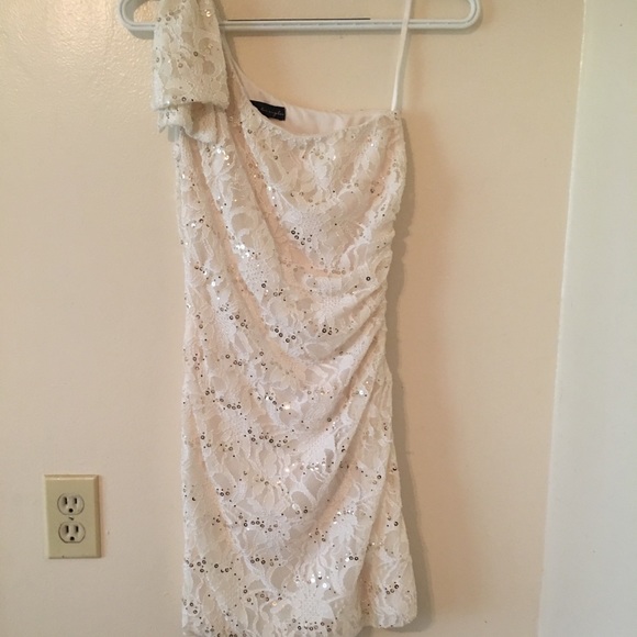 City Triangles | Mini Dress - Picture 1 of 7